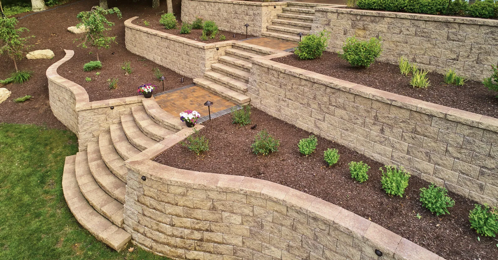 Modular block wall with engineered drainage